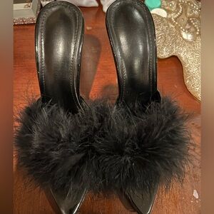 Black Women’s Y2K Pointed toe furry ball stiletto heels.